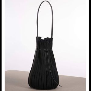Hoibo Exhale Supernova Tote in black